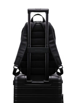 Horizn Studios Gion Backpack Pro S - Black -Berühmtes Gepäck Geschäft 1047668 4260447324701 GionBackpack Black S 05DetailWithTrolley 5000