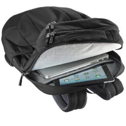 Deuter Daypack Giga - Black -Berühmtes Gepäck Geschäft 1048621 38123217000Giga blackD08