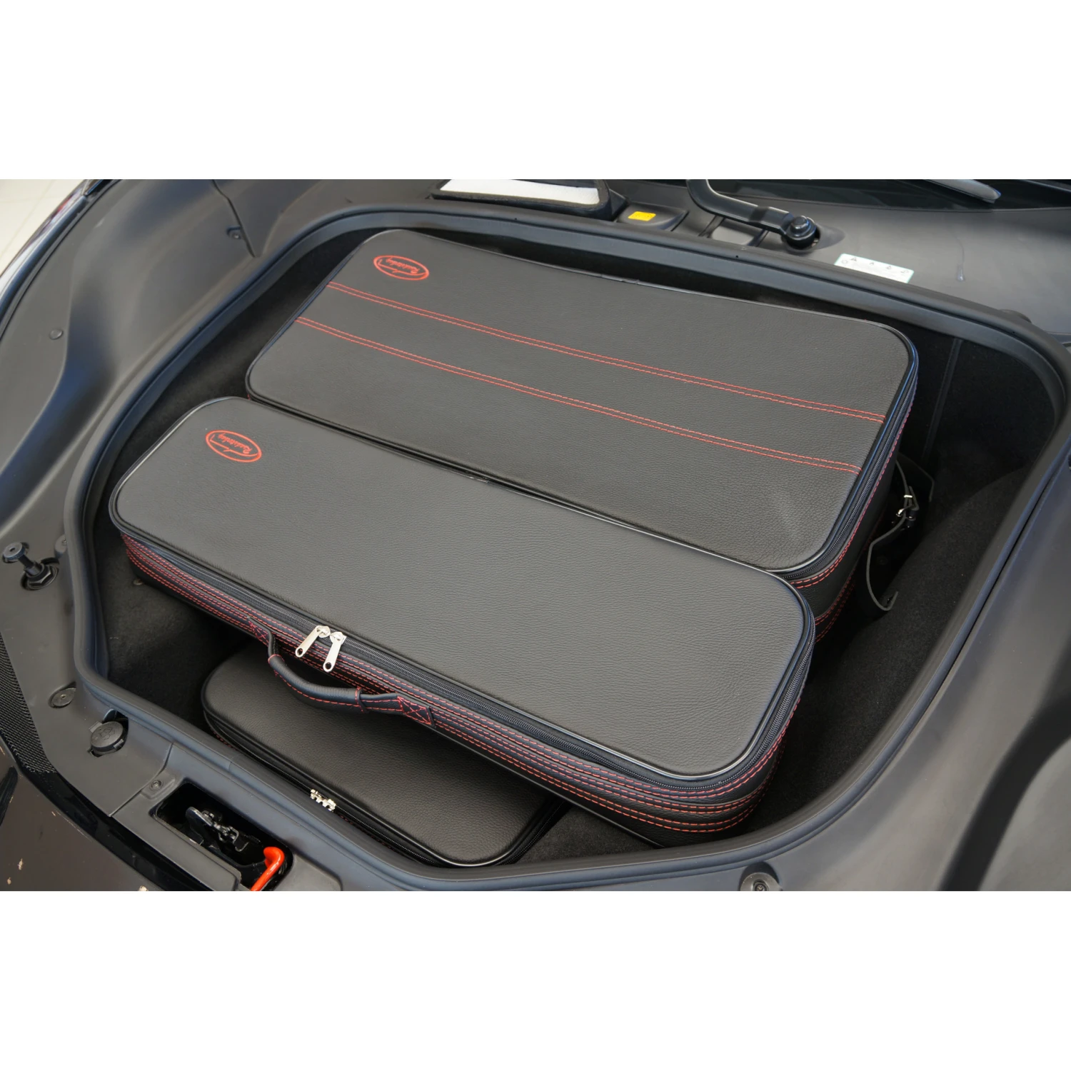 Ferrari 458 Italia/Spider + 488 GTB/Spider (EU-Version) - 3-tlg. Kofferset Kofferraum - Rote Naht 4 Ferrari 458 Italia/Spider + 488 GTB/Spider (EU-Version) - 3-tlg. Kofferset Kofferraum - Rote Naht – Bild 2