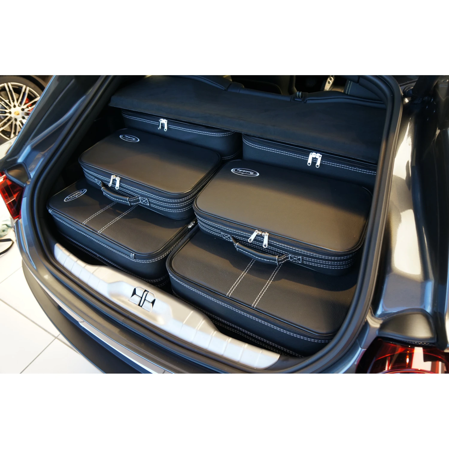 Ferrari GTC4Lusso + FF (EU-Version) - 6-tlg. Kofferset Kofferraum 5 Ferrari GTC4Lusso + FF (EU-Version) - 6-tlg. Kofferset Kofferraum – Bild 3