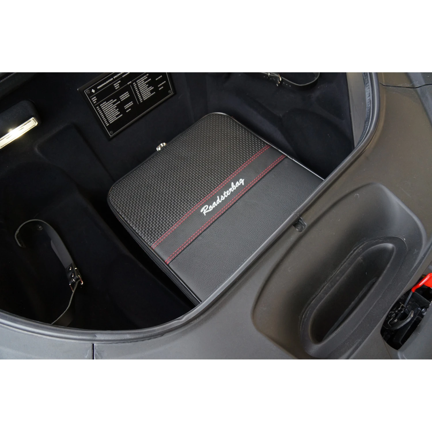 Ferrari F8 Tributo + F8 Spider (inkl. 488 Pista + 458 Speziale) - 2-tlg. Kofferset Kofferraum - Rote Naht/Futter Grau 7 Ferrari F8 Tributo + F8 Spider (inkl. 488 Pista + 458 Speziale) - 2-tlg. Kofferset Kofferraum - Rote Naht/Futter Grau – Bild 5