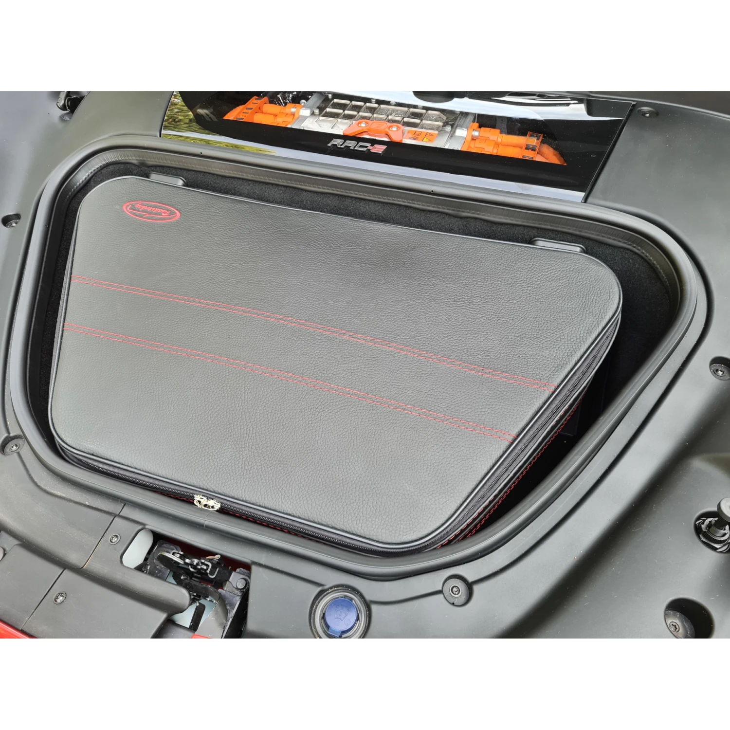 Ferrari SF 90 Spider + Coupé - 2-tlg. Kofferset Kofferraum 6 Ferrari SF 90 Spider + Coupé - 2-tlg. Kofferset Kofferraum – Bild 4