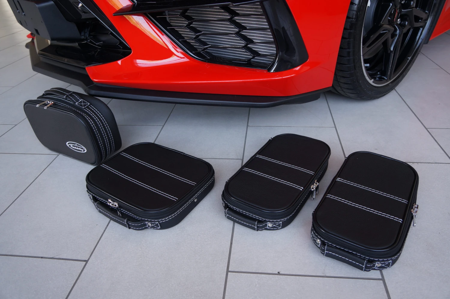 Chevrolet Corvette C8 (Cabrio + Coupé) EU-Version - 4-tlg. Kofferset Heck Kofferraum 3 Chevrolet Corvette C8 (Cabrio + Coupé) EU-Version - 4-tlg. Kofferset Heck Kofferraum
