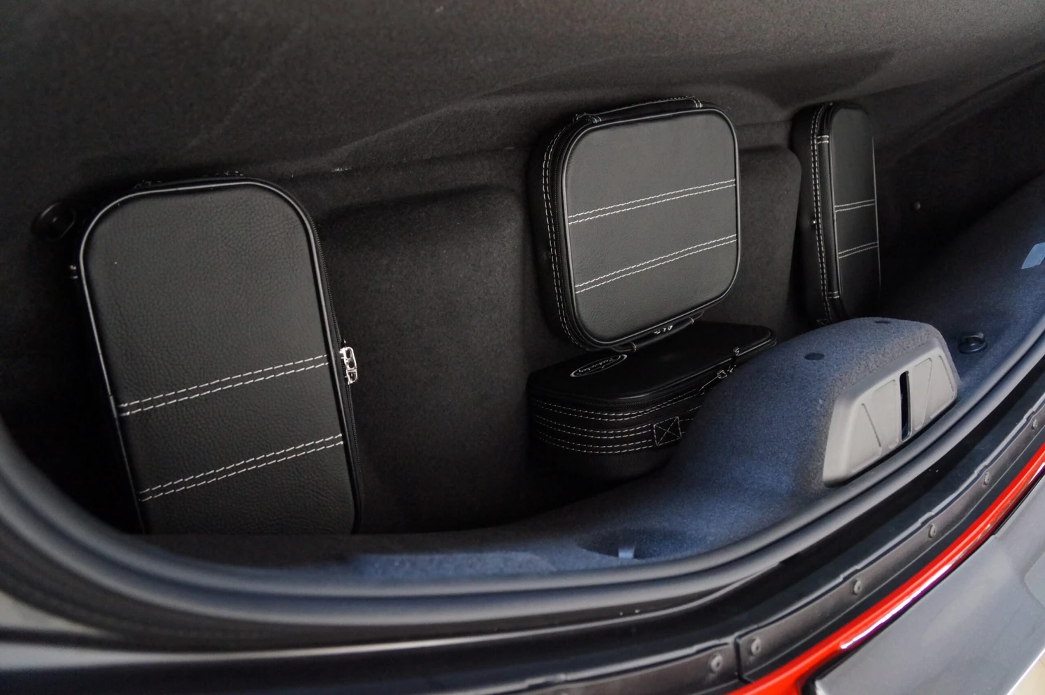 Chevrolet Corvette C8 (Cabrio + Coupé) EU-Version - 4-tlg. Kofferset Heck Kofferraum 4 Chevrolet Corvette C8 (Cabrio + Coupé) EU-Version - 4-tlg. Kofferset Heck Kofferraum – Bild 2