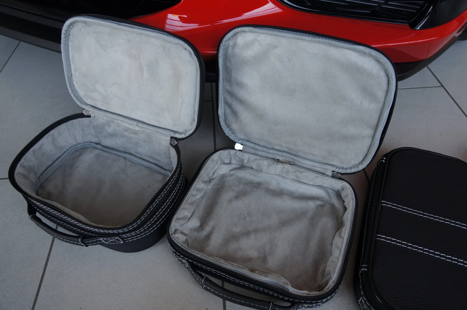 Chevrolet Corvette C8 (Cabrio + Coupé) EU-Version - 4-tlg. Kofferset Heck Kofferraum 5 Chevrolet Corvette C8 (Cabrio + Coupé) EU-Version - 4-tlg. Kofferset Heck Kofferraum – Bild 3