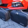 Ford Mustang VI Cabrio Ab 2014 (EU-Version) - 2-tlg. Kofferset Zusatzkoffer Kofferraum - Rote Naht -Berühmtes Gepäck Geschäft 1050160 1 Art 41
